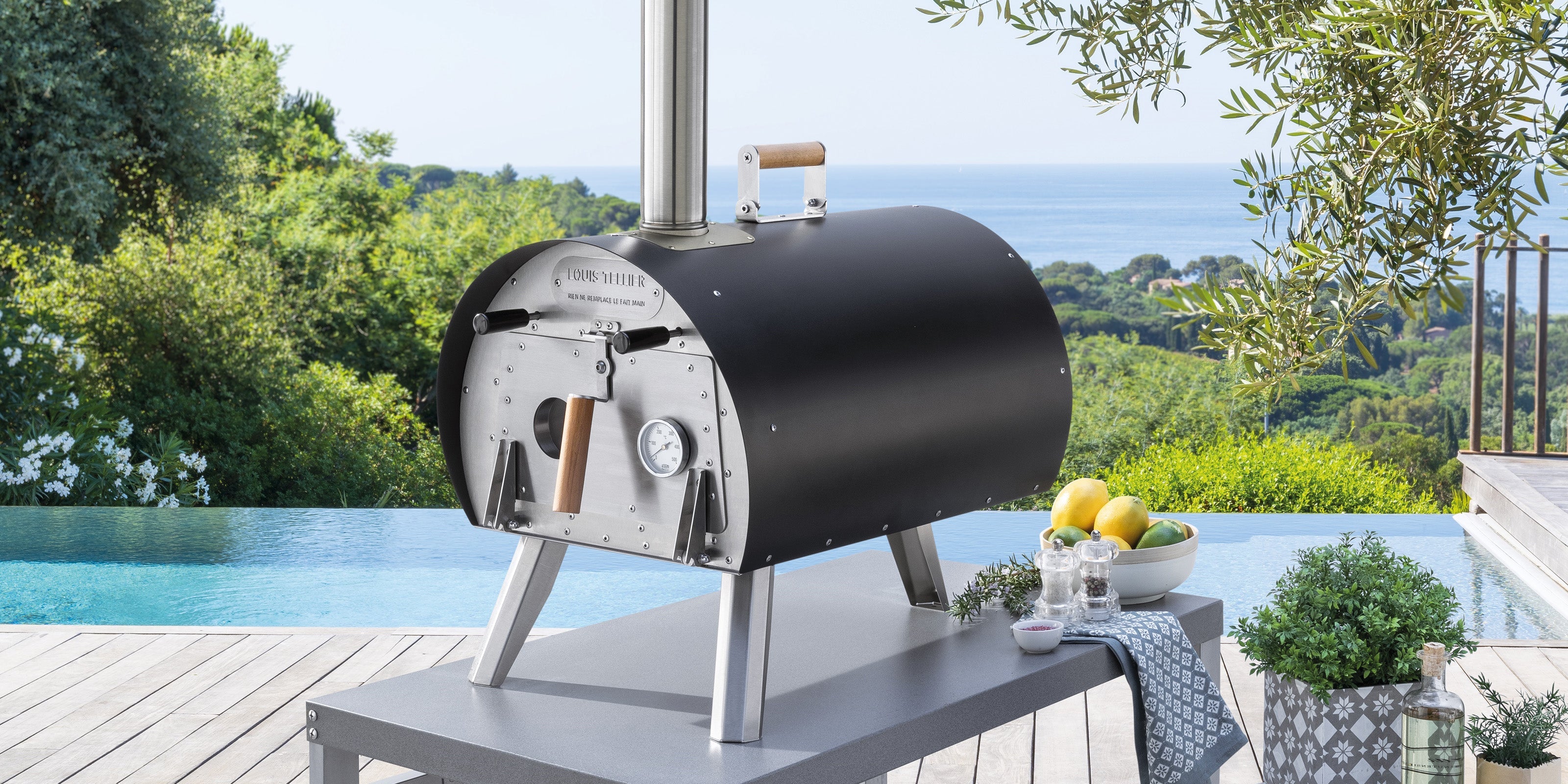 Marcel Oven in front of the sea